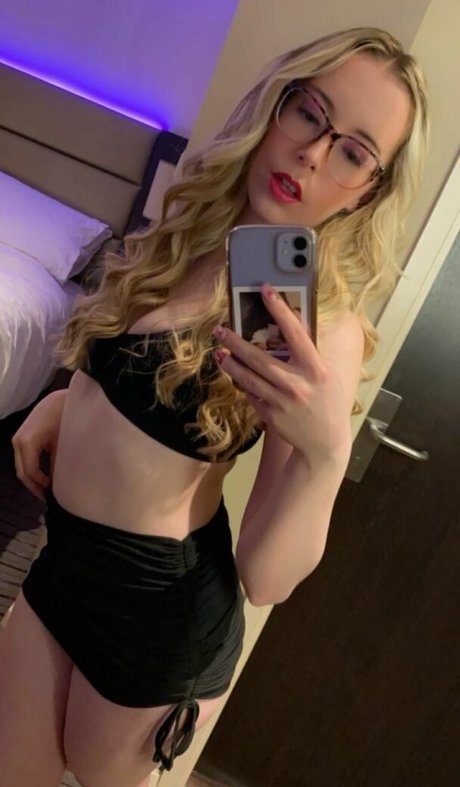 Naken läckt OnlyFans-bild av Sluttykitten4