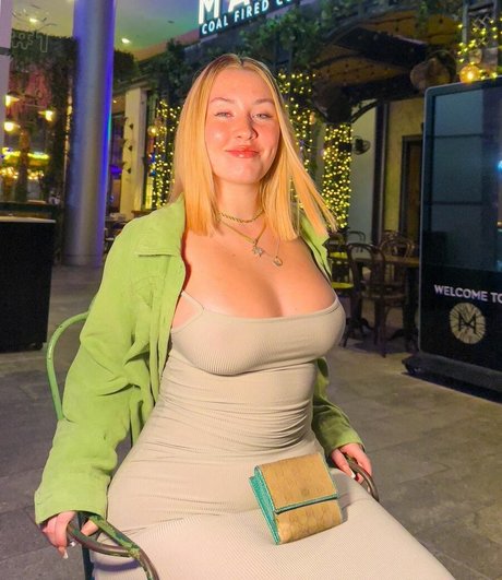 Naken läckt OnlyFans-bild av Morgan Elaine
