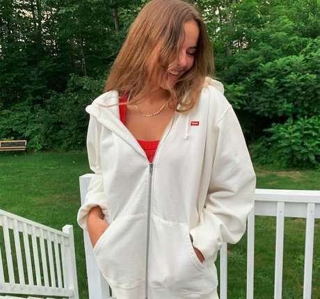 Naken lekkede OnlyFans-bilde av Lola Dubrul