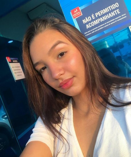 Trem Barbie OnlyFans 유출 누드 사진