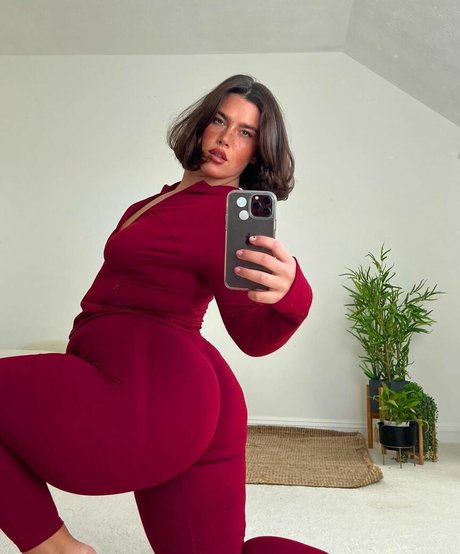 Nøgent lækket OnlyFans-billede af Pearlmariaf