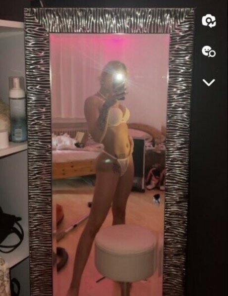 Naken lekkede OnlyFans-bilde av Sophioosh