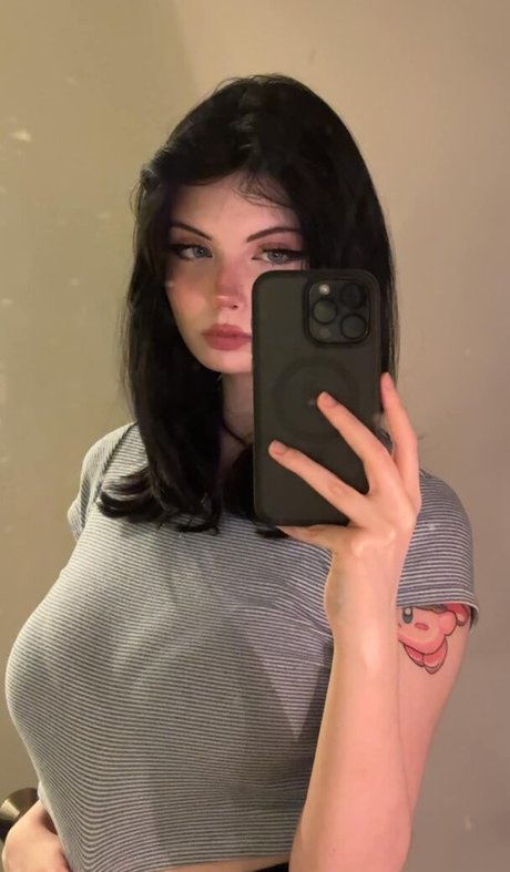 Nahá fotka uniklých OnlyFans od Mewstic