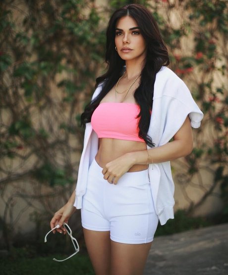 Naken lekkede OnlyFans-bilde av Livia Brito