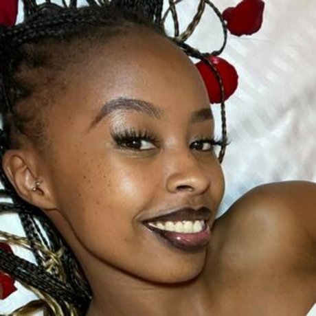 Naken lekkede OnlyFans-bilde av Ebonynaomii