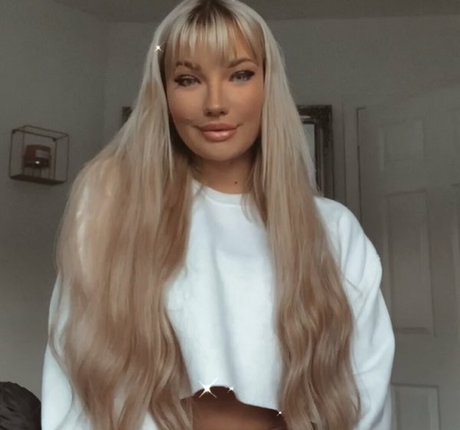 Nahá fotka uniklých OnlyFans od Thelittleblondie
