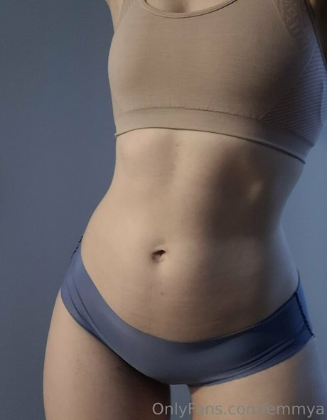 Emmya OnlyFansリークヌード写真