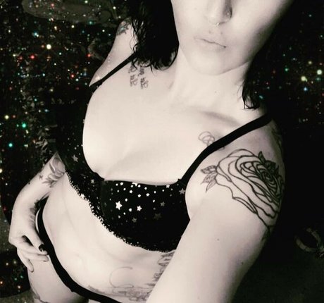 Naakte gelekte OnlyFans-foto van Curiouscreature