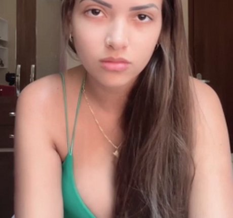 Naken lekkede OnlyFans-bilde av Larinha
