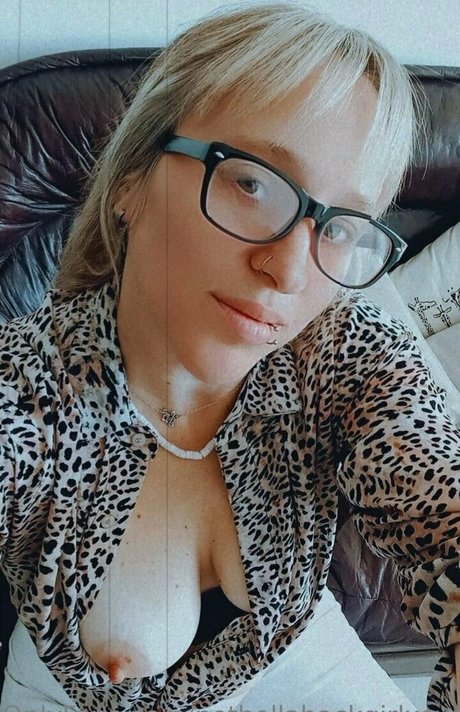 Naken läckt OnlyFans-bild av Nothollabackgirlxoxo