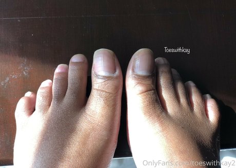 Alasti lekkinud OnlyFans-i pilt Toeswithkay2
