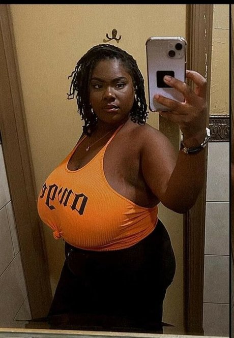 Naken läckt OnlyFans-bild av Mj Melonz