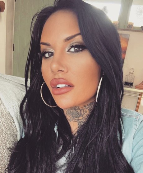 Naken läckt OnlyFans-bild av Inkedupdoll