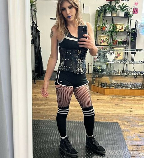 Naken läckt OnlyFans-bild av Noctiflora