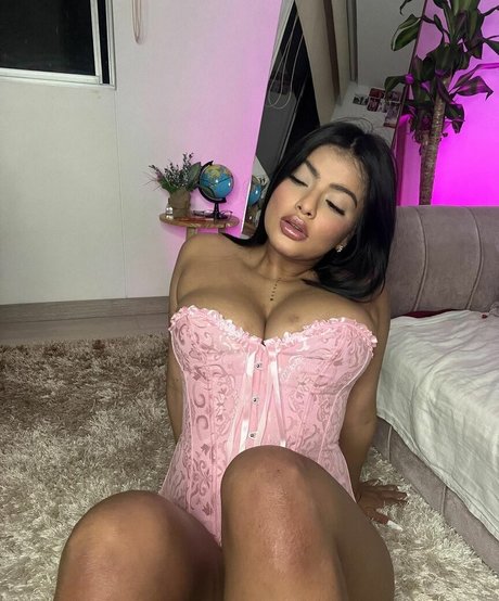 Naken läckt OnlyFans-bild av Carameloxox