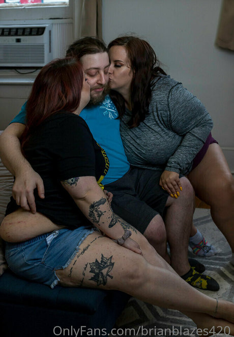 Nahá fotka uniklých OnlyFans od Brianblazes420