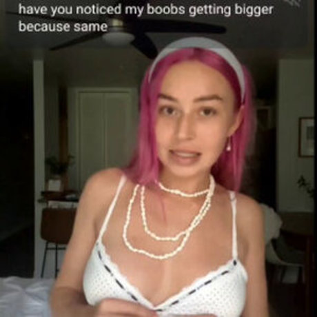 Naken lekkede OnlyFans-bilde av Kelly Lauren