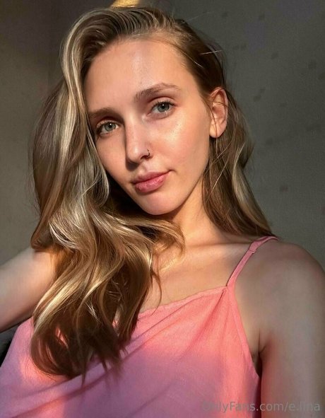 Naken läckt OnlyFans-bild av Ilina