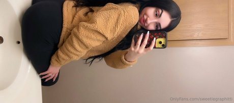 Naken lekkede OnlyFans-bilde av Sweetiegraphitti