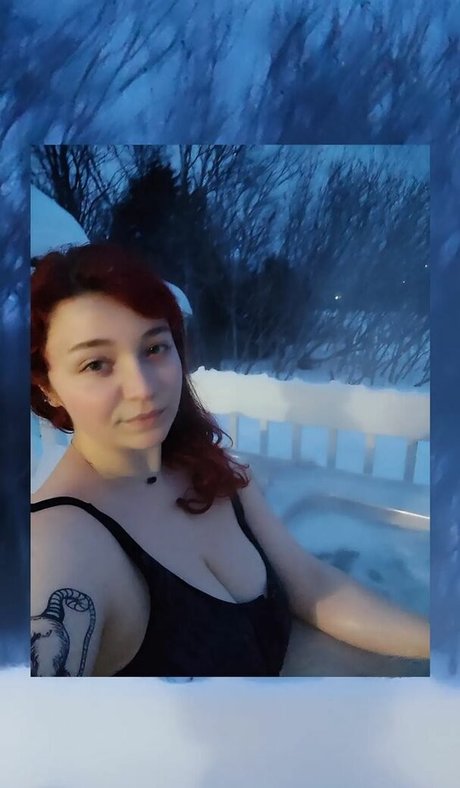 Naken lekkede OnlyFans-bilde av Necronya