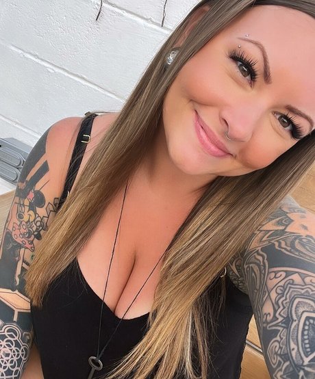 Naken lekkede OnlyFans-bilde av Littleamyyyy