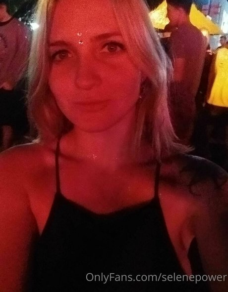 Naken läckt OnlyFans-bild av Selenepower