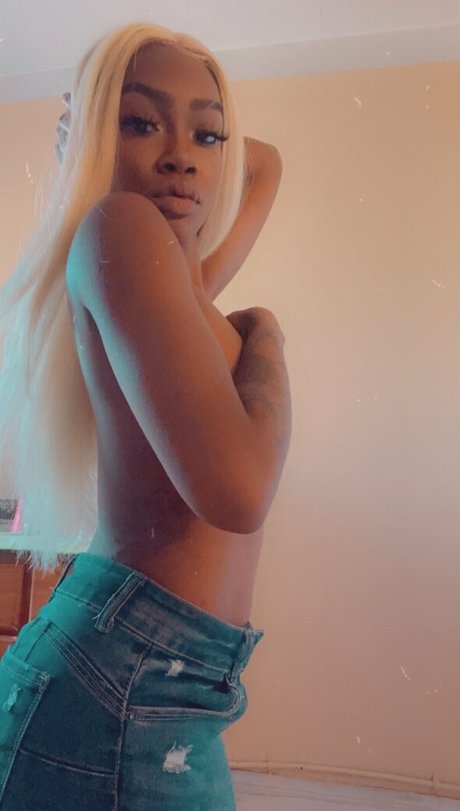 Naken lekkede OnlyFans-bilde av Magickaltouch