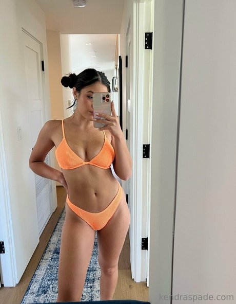 Naken lekkede OnlyFans-bilde av Kendraspade