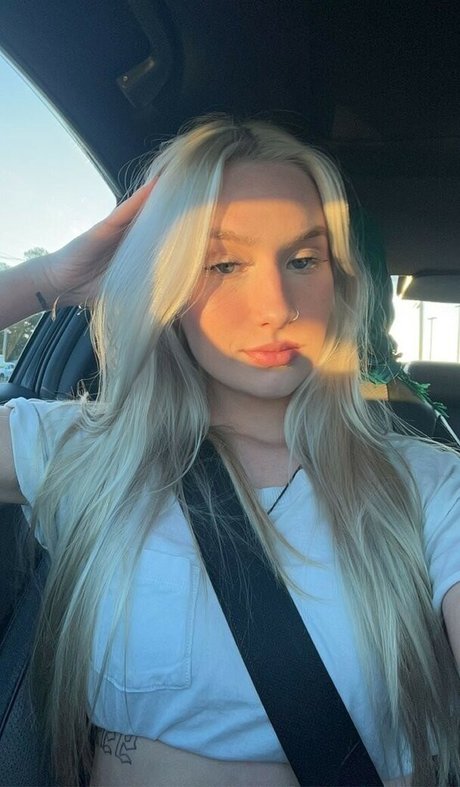 Naken lekkede OnlyFans-bilde av Roxanne Rhodes