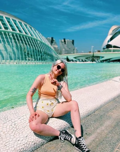 Naken läckt OnlyFans-bild av Larissa Zeeuwe