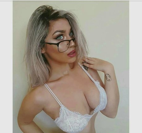 Naken läckt OnlyFans-bild av Hoshen Vera Bar