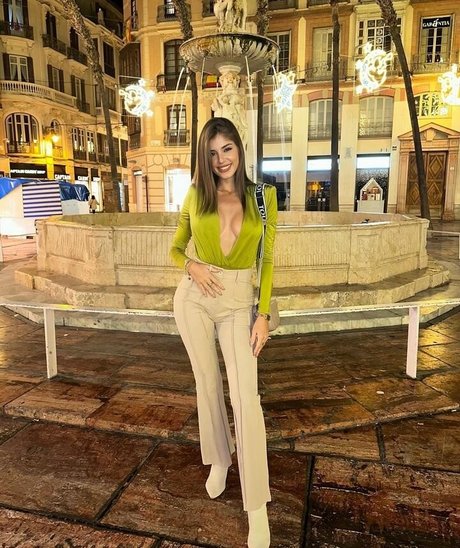 Nahá fotka uniklých OnlyFans od Lauramedinarb