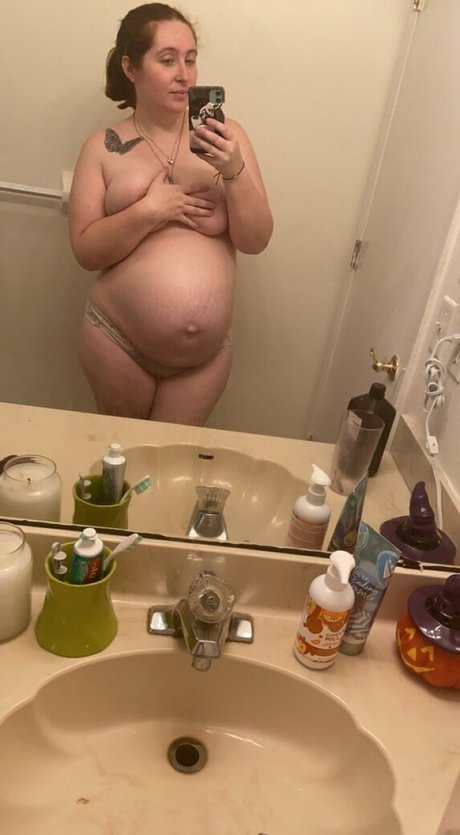 Nahá fotka uniklých OnlyFans od Pr3ttyandpr3gnant