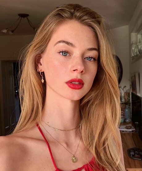 Naken läckt OnlyFans-bild av Lauren De Graaf