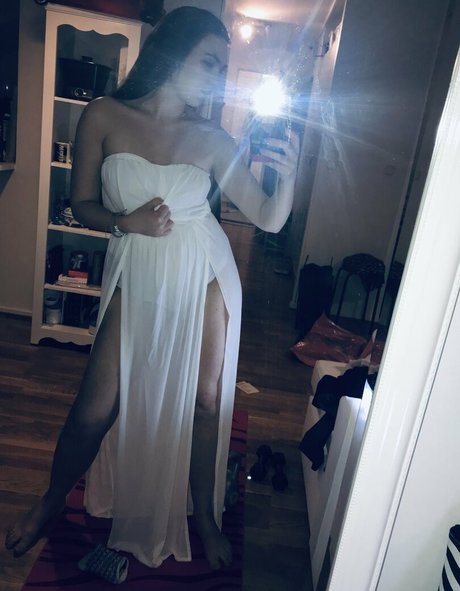 Naken lekkede OnlyFans-bilde av Elize Ryd