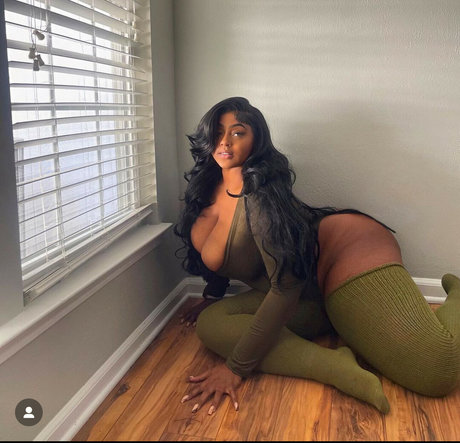 Naken lekkede OnlyFans-bilde av Monaliscandy
