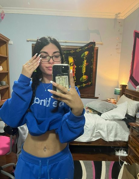 Naken läckt OnlyFans-bild av Madiprivate