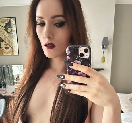 Naken lekkede OnlyFans-bilde av Abigail Thorn