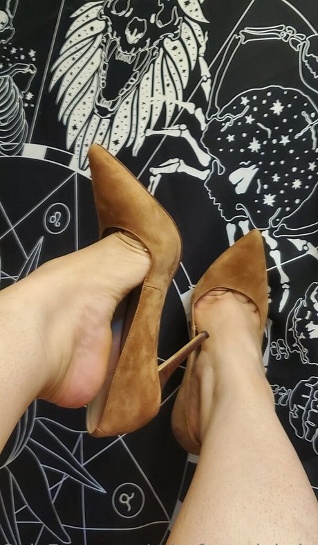 Naken läckt OnlyFans-bild av Missfeetstinkvip