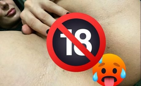 Naakte gelekte OnlyFans-foto van Esterwitch
