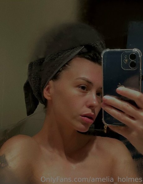 Naken lekkede OnlyFans-bilde av Ameliaholmes