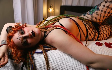 Naken lekkede OnlyFans-bilde av Lucyhazeofficialfree