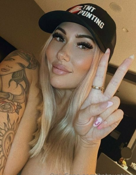 Carlyelectriclive