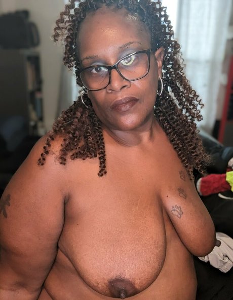 Nacktes geleaktes OnlyFans-Foto von Msthickerthan
