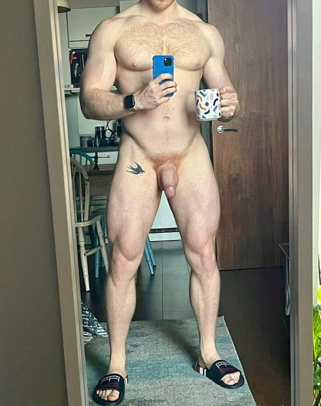 Naken lekkede OnlyFans-bilde av Muscleginger