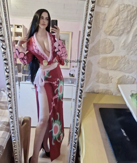 Nahá fotka uniklých OnlyFans od Julia Holzmuller