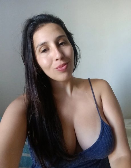 Naakte gelekte OnlyFans-foto van Estefania Moreira