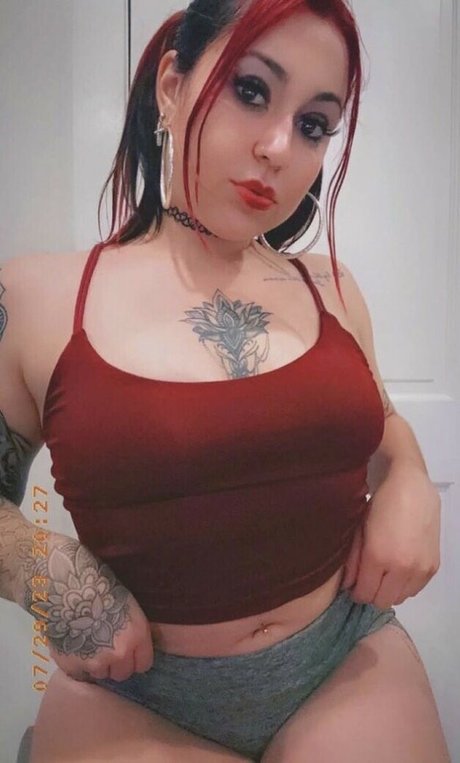 Naken lekkede OnlyFans-bilde av Alyssalotus