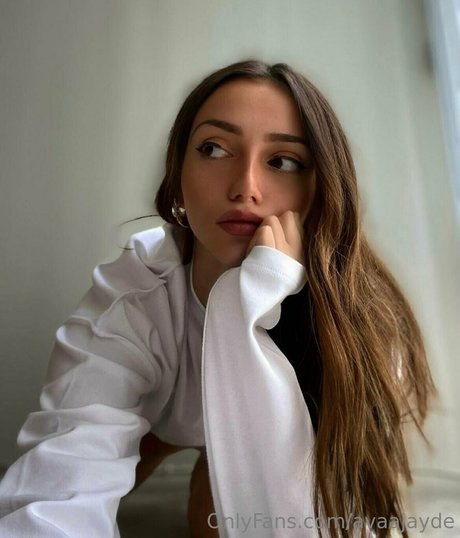 Naakte gelekte OnlyFans-foto van Avaajayde