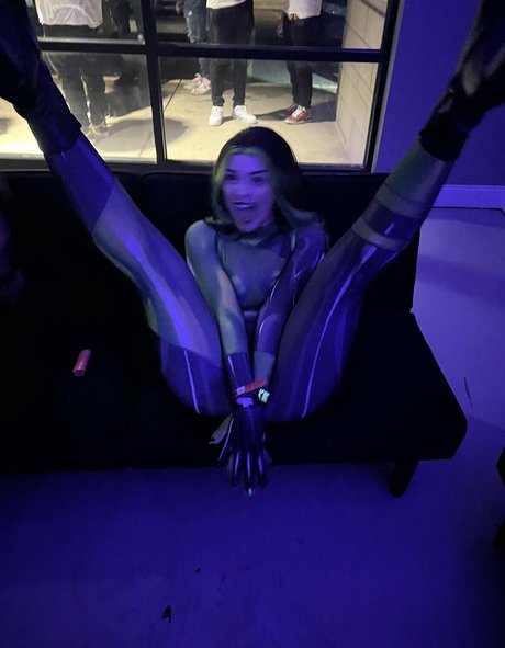 Naken lekkede OnlyFans-bilde av Savvy Sav